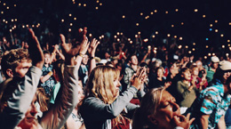 A view of a crowd at some indoor event